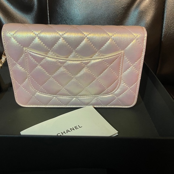 ❌SOLD❌🤍Chanel iridescent ivory New WOC🤍 - Picture 4 of 10